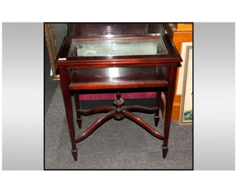Mahogany Display Curio Cabinet, with glazed bevelled edge top, supported on square tapering legs. With bucket feet. With a sh
