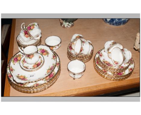 Royal Albert Old Country Roses Dinner Service comprising 6 dinner plates, 6 salad plates, 6 side plates, 6 fruit bowls, 7 cup