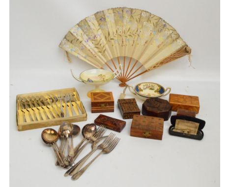 A small amount of collectors' items including an embossed leather card case, a straw work card case, trinket boxes, also a qu