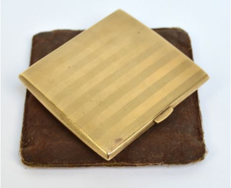 A 9ct yellow gold cigarette case of rectangular form with overall engine turned decoration, hallmarked for Birmingham 1926, 8