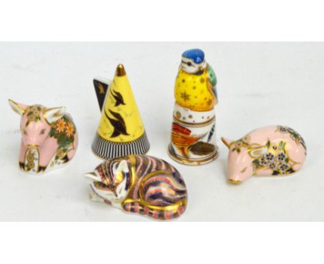 A small collection of ceramics, a Royal Crown Derby paperweight cat with a gold plug, a Sinclairs Plumstead piglet and a Sinc