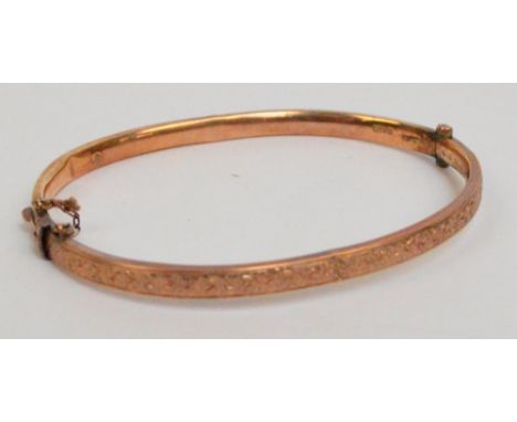 A 9ct rose gold slender snap bangle, decorated with leaves, approx 4.3g.