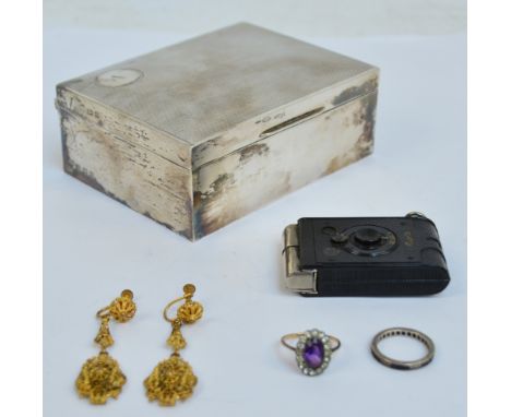 A 9ct yellow gold dress ring set with amethyst coloured cut stone within a border of white stones, size O/P, an Art Deco whit