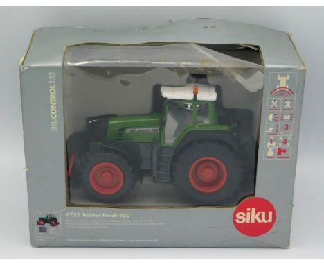 A boxed Siku Control 6752 Fendtt 930 tractor, scale 1:32