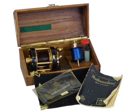 Fishing - an Abu Ambassadeur 5000C De-Luxe reel in fitted teak box with accessories and booklet, presentation plaque to lid