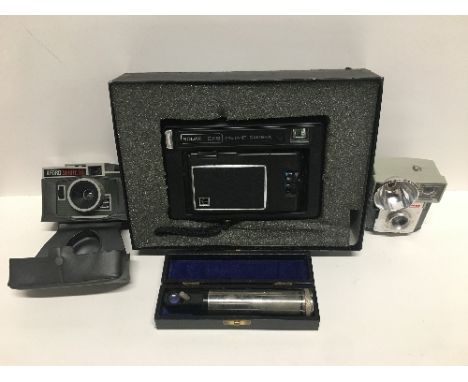 3 VINTAGE CAMERAS AND A LIGHT INSTRUMENT