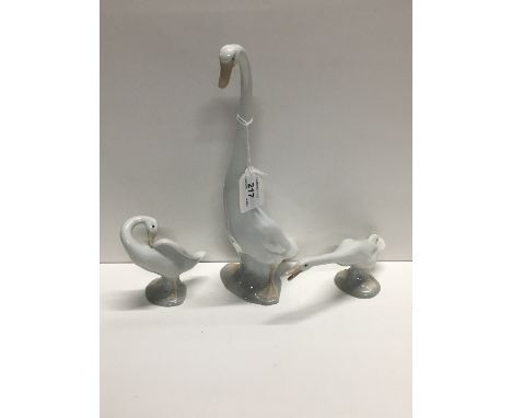TALL NAO GOOSE & 2 SMALL LLADRO GEESE