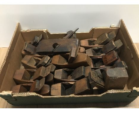 16 VINTAGE WOOD PLANES