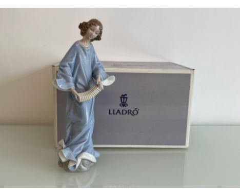 Lladro 1323 ‘Angel with Accordion’ in good condition and original box