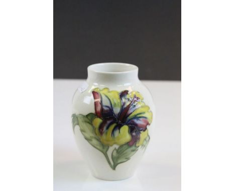 Hibiscus pattern Moorcroft ceramic Vase, signed to base