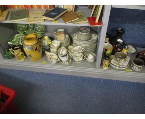 A selection of ceramics to include Cabbage Leaf pattern servers, a Wedgwood bowl, an Indian Tree part dinner/tea service, Tob
