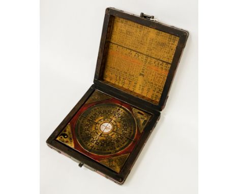 VINTAGE CHINESE CHARACTER COMPASS WITH CASE