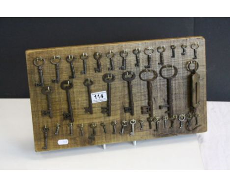 Oak Key board with a Collection of vintage Keys to include a Salter's Pocket Balance Scales