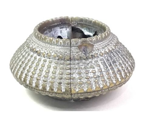 MANILA, WEST AFRICAN TRIBAL CURRENCY SLAVE BRACELET, LATE 19TH / EARLY 20TH CENTURY cast in bronze or brass, with decoration 