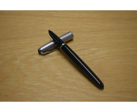 A Parker 51 aerometric fill fountain pen in Forest Green with lustraloy cap&nbsp;Condition Report Cap lip in good condition w