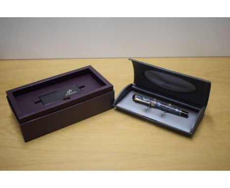 A boxed Parker Duofold Centennial converter fill fountain pen in Pearl Grey with two bands to the cap having a Parker 18K 750