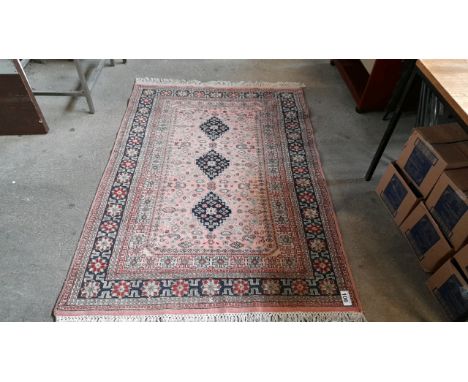  Sale Item:    FRILLED EDGED RUG APPROX SIZE 172 X 121 CMS  Vat Status:   No Vat   Buyers Premium:  This lot is subject to a 