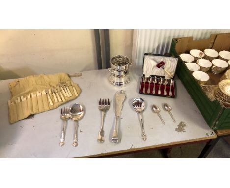  Sale Item:    BOX ASSORTED SILVER PLATED WARE ETC  Vat Status:   No Vat   Buyers Premium:  This lot is subject to a Buyers P