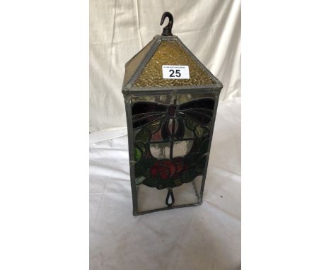  Sale Item:    LEADED GLASS LAMP SHADE (AF)   Vat Status:   No Vat   Buyers Premium:  This lot is subject to a Buyers Premium