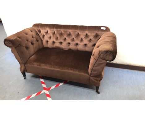  Sale Item:    DROP END COUCH  (AF)   Vat Status:   No Vat   Buyers Premium:  This lot is subject to a Buyers Premium of 15% 