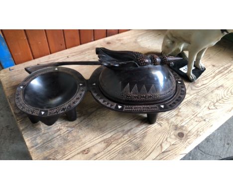  Sale Item:    HARDWOOD SERVING DISH (AF)   Vat Status:   No Vat   Buyers Premium:  This lot is subject to a Buyers Premium o