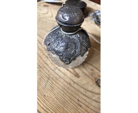  Sale Item:    SILVER TOPPED PERFUME BOTTLE   Vat Status:   No Vat   Buyers Premium:  This lot is subject to a Buyers Premium