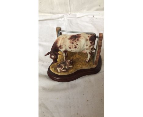 Sale Item:    BFA ORNAMENT- CLOVERS NEW CALF   Vat Status:   No Vat   Buyers Premium:  This lot is subject to a Buyers Premi