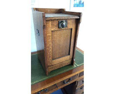  Sale Item:    WOODEN CABINET WITH COAL BUCKET (AF)  Vat Status:   No Vat   Buyers Premium:  This lot is subject to a Buyers 