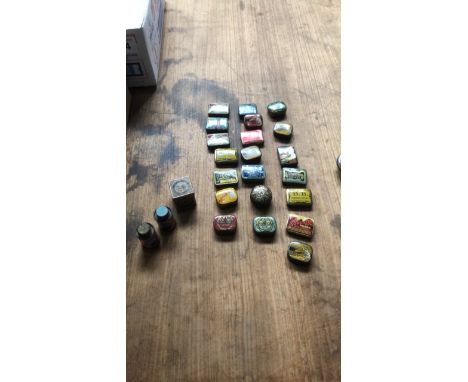  Sale Item:    BOX GRAMAPHONE NEEDLE BOXES ETC   Vat Status:   No Vat   Buyers Premium:  This lot is subject to a Buyers Prem