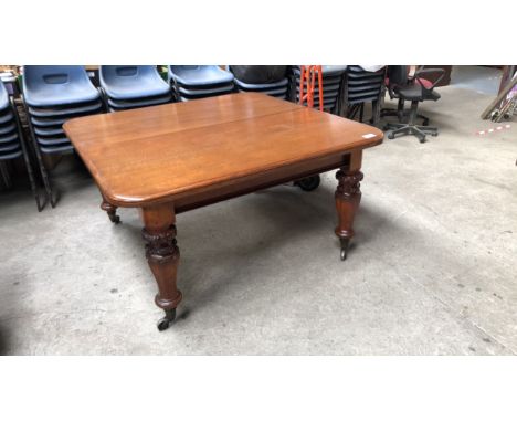  Sale Item:    EXTENDING DINING ROOM TABLE C/W 3 LEAVES- NO HANDLE  Vat Status:   No Vat   Buyers Premium:  This lot is subje