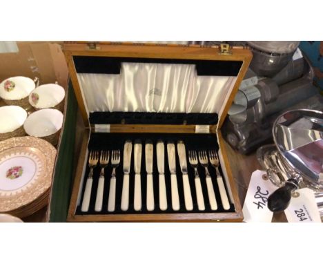  Sale Item:    CASED SET FISH CUTLERY J CARR ABERDEEN  Vat Status:   No Vat   Buyers Premium:  This lot is subject to a Buyer