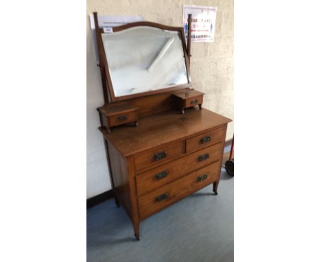  Sale Item:    OAK DRESSING TABLE   Vat Status:   No Vat   Buyers Premium:  This lot is subject to a Buyers Premium of 15% + 