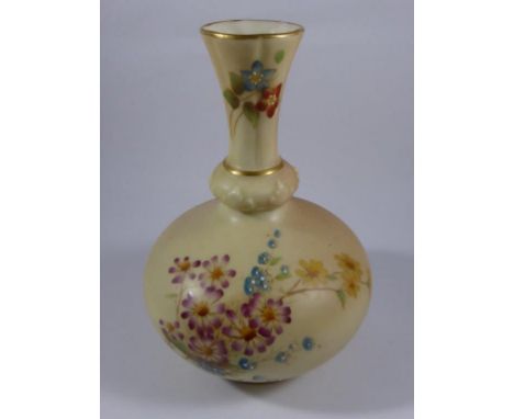 ROYAL WORCESTER BLUSH IVORY VASE, SHAPE 799, WITH FLORAL DECORATION, APPROX. 13 cm