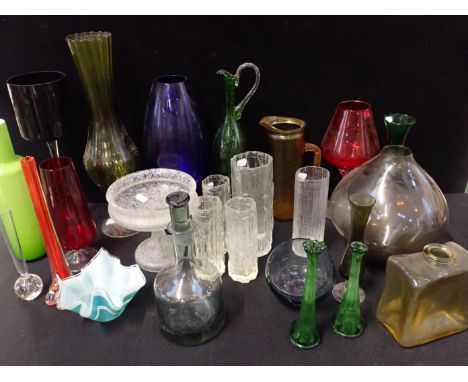 A COLLECTION OF MID-CENTURY DECORATIVE GLASSbark vases, decanter etc