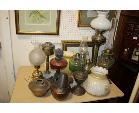 A COLLECTION OF VINTAGE OIL LAMPS AND SHADES 