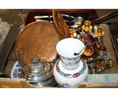 A TRAY OF ASSORTED SUNDRIES TO INCLUDE A CHINESE VASE, WARMING PAN, SILVER PLATED TEAPOT ETC.