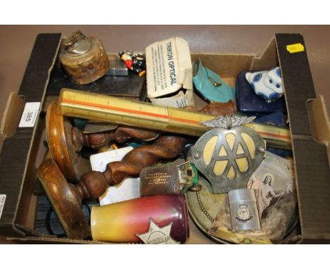 A TRAY OF ASSORTED COLLECTABLES TO INCLUDE A H.M.S BACCHANTE LIGHTER VINTAGE AA BADGES ETC.
