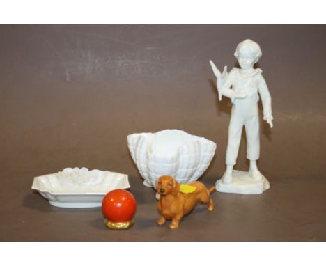 A SELECTION ROYAL WORCESTER CERAMICS TO INCLUDE A DOG, PEPPERETTE ETC.