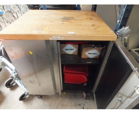 A STAINLESS STEEL TROLLEY AND CONTENTS INCLUDING TOOLS