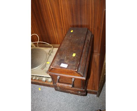 A VINTAGE CASED SEWING MACHINE 
