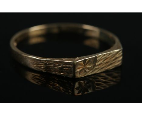 A 9ct gold flat top ring, fully hallmarked, size R, weight 1.4g.