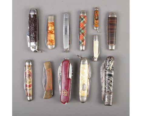 A collection of pen knives. Includes Richards Sheffield, Star in Q swiss army knife, Pradel, wood and brass handles, tartan d