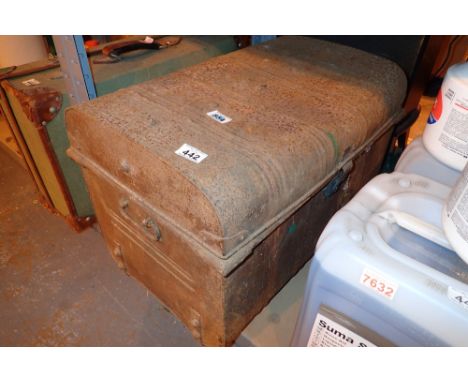 Metal trunk with side carry handles 