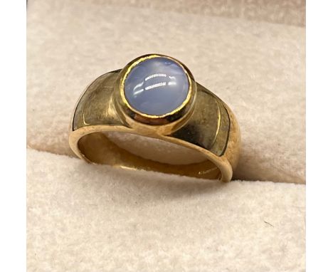 9ct yellow gold ring set with a cabochon stone possibly moonstone. [Ring size N] [5.27Grams] 