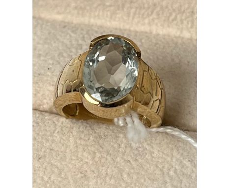 9ct yellow gold and blue gem stone ring [Ring size N] [6.71grams] 