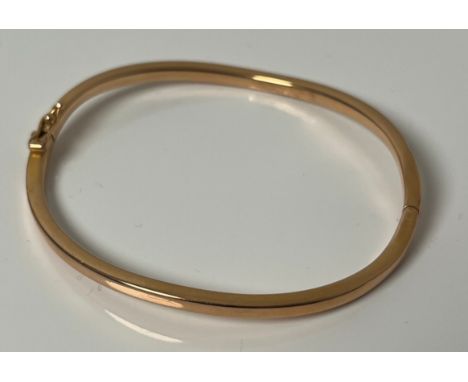 18ct yellow gold wavey style bangle. [7.27grams] 
