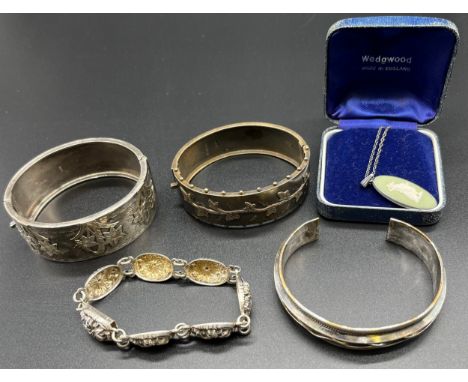 Five items of silver jewellery; 800 grade silver bangle, Two Birmingham silver bangles, Silver floral design bangle and Wedgw