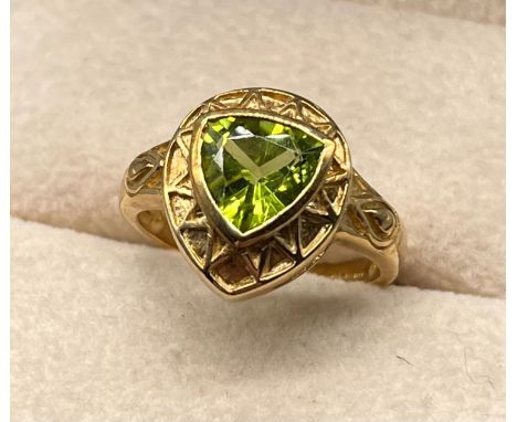 9ct yellow gold ring set with a green tourmaline stone. [Ring size N] [3.79Grams] 