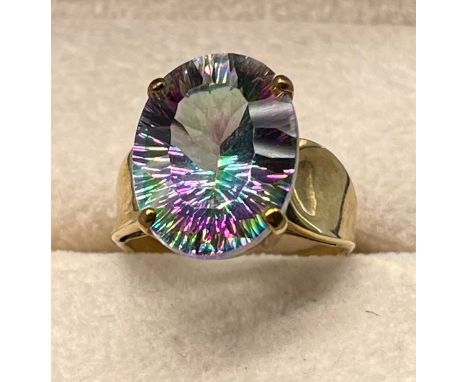 9ct yellow gold ring set with a purple/ blue and green speckle gem stone. [Ring size N] [4.86Grams] 