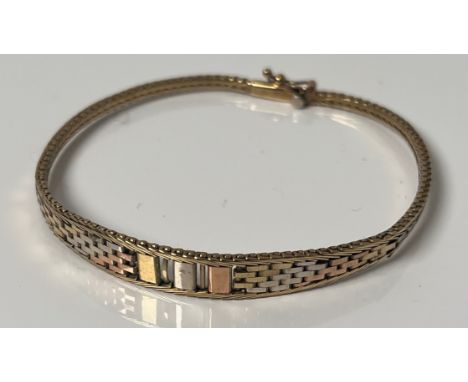 Three tone 9ct gold bangle. [7.20grams] 